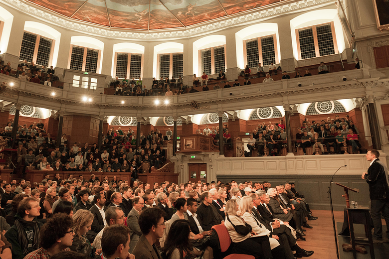 Photo of a lecture taking place to a full audience in the Sheldonian Theatre
